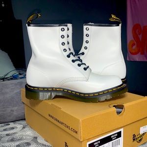 Doc Marten's White Combat Womens 9 BRAND NEW